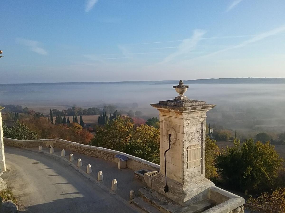 Отель La Fontasse Lussan  Экстерьер фото