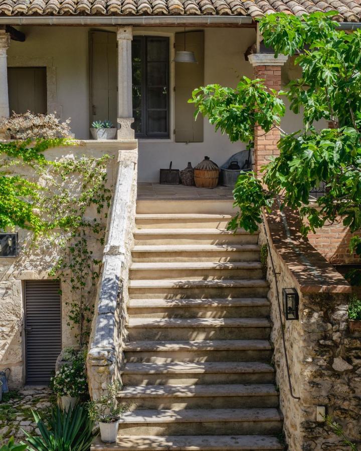 Отель La Fontasse Lussan  Экстерьер фото